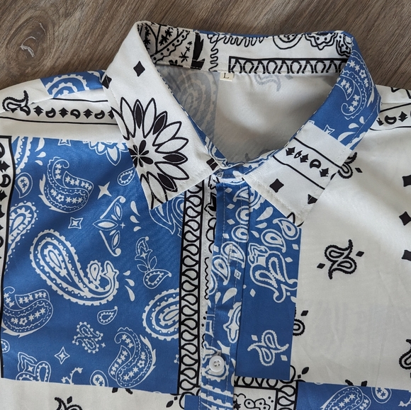 Men's Paisley Pattern Button Up resort shirt - Light Blue & White - size Large - Picture 4 of 9